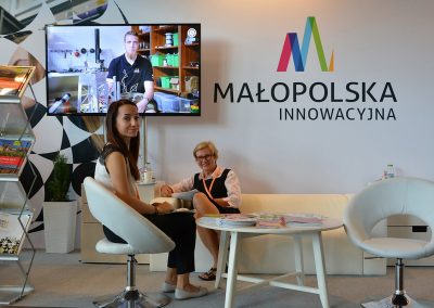 zdjęcie stoiska małopolskich wystawców uczestniczących w targach w ramach inicjatywy małopolska na targach innowacji
