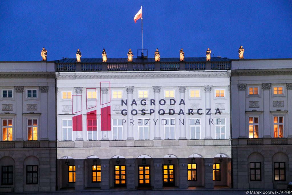 Okolicznościowa iluminacja na fasadzie Pałacu Prezydenckiego