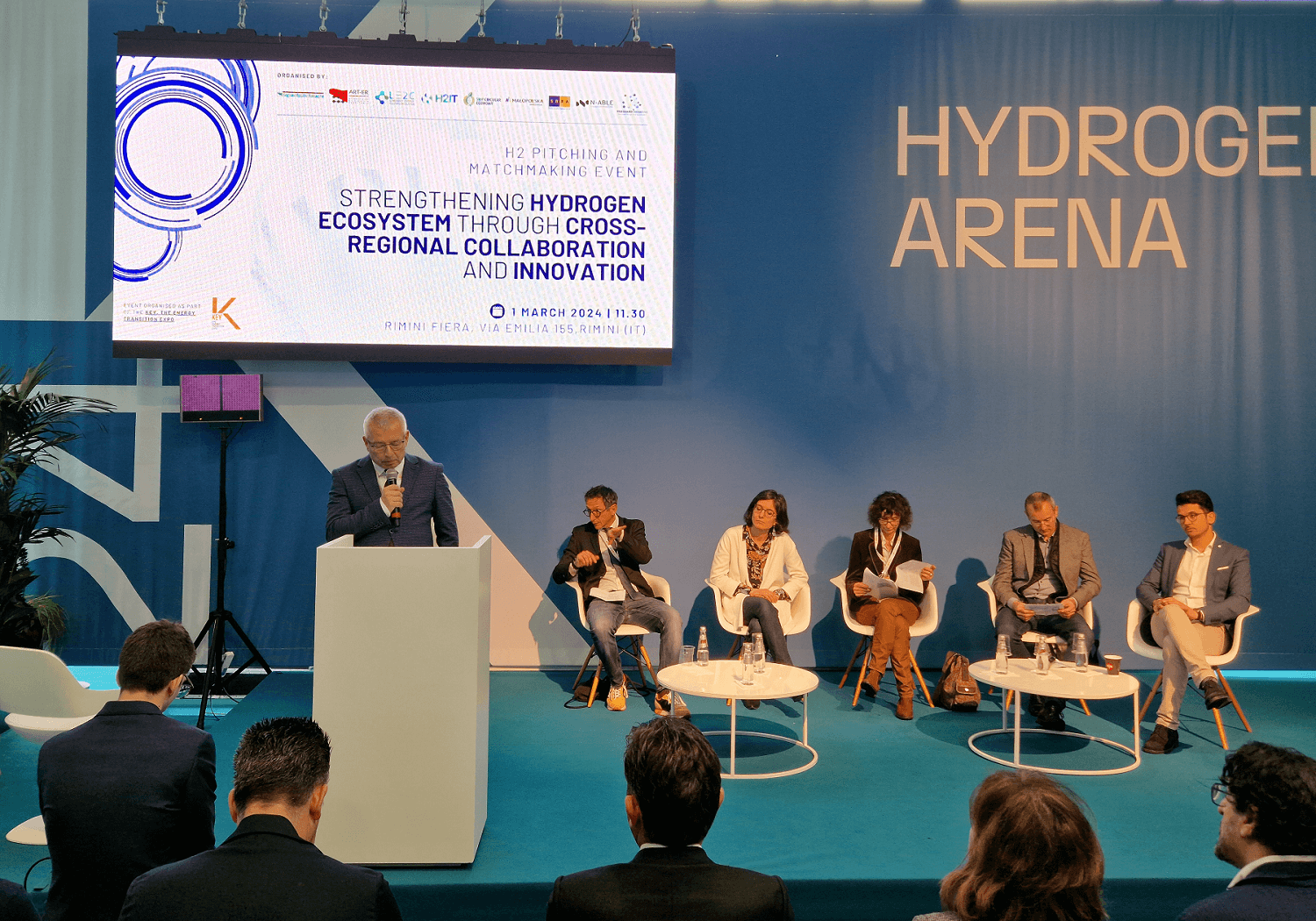 Panel ekspertów podczas konferencji projektu Hydrogen w ramach wydarzenia Targi KEY Energy w Rimini